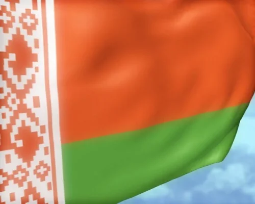 Флаг Беларуси на зелено-оранжевом фоне