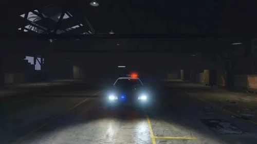 Полицейская машина в гараже GTA 4
