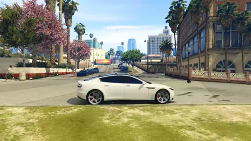 Презентация белого автомобиля в GTA 5