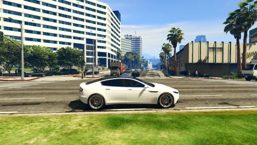 Презентация белого автомобиля из GTA 5