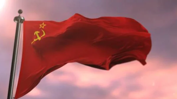 Советский флаг с серпом и молотом
