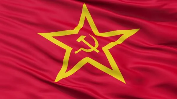 Красный флаг с серпом и молотом